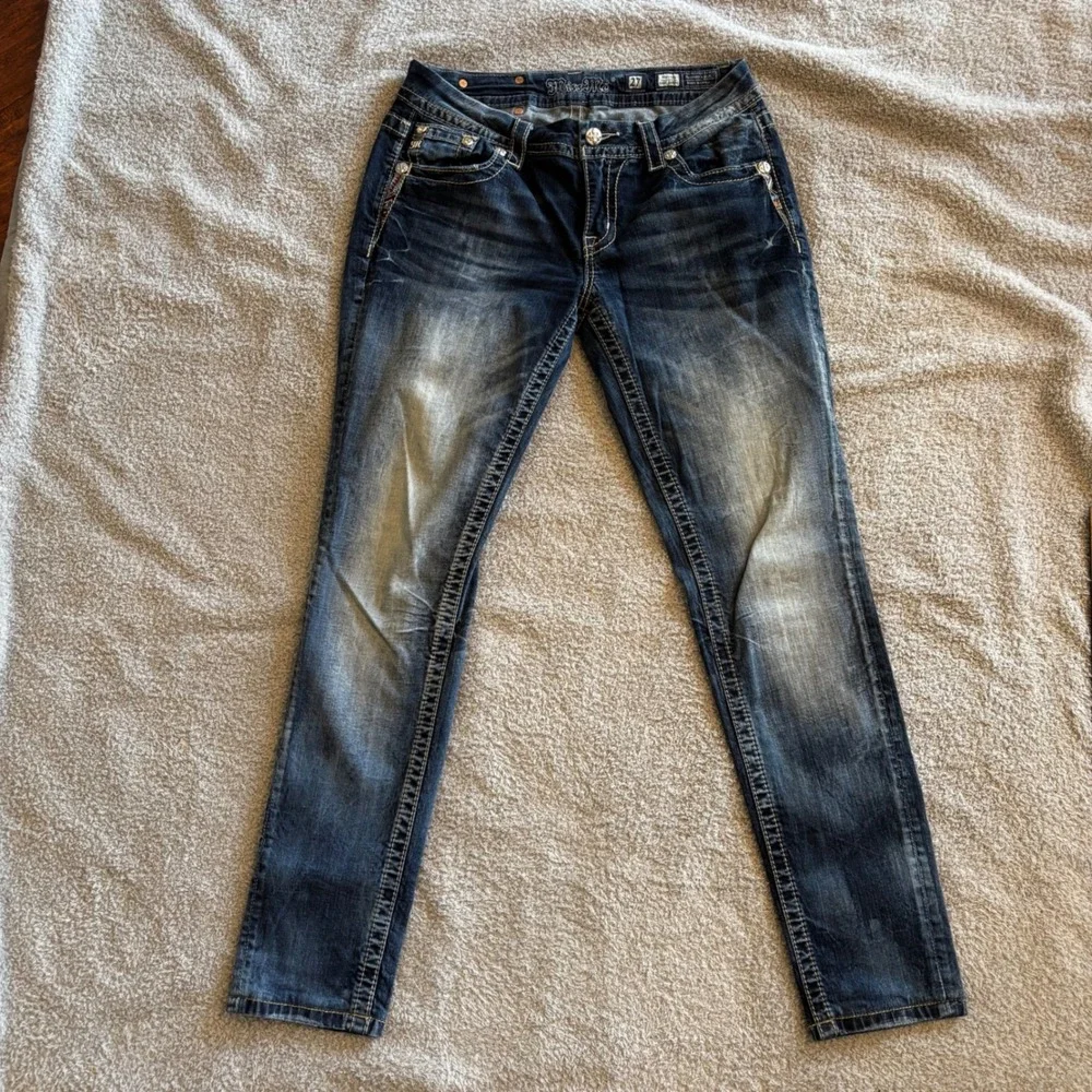 Miss Me Easy Skinny Jeans Mid Rise Dark Wash Wing Pocket Size 27 Bling Cowgirl